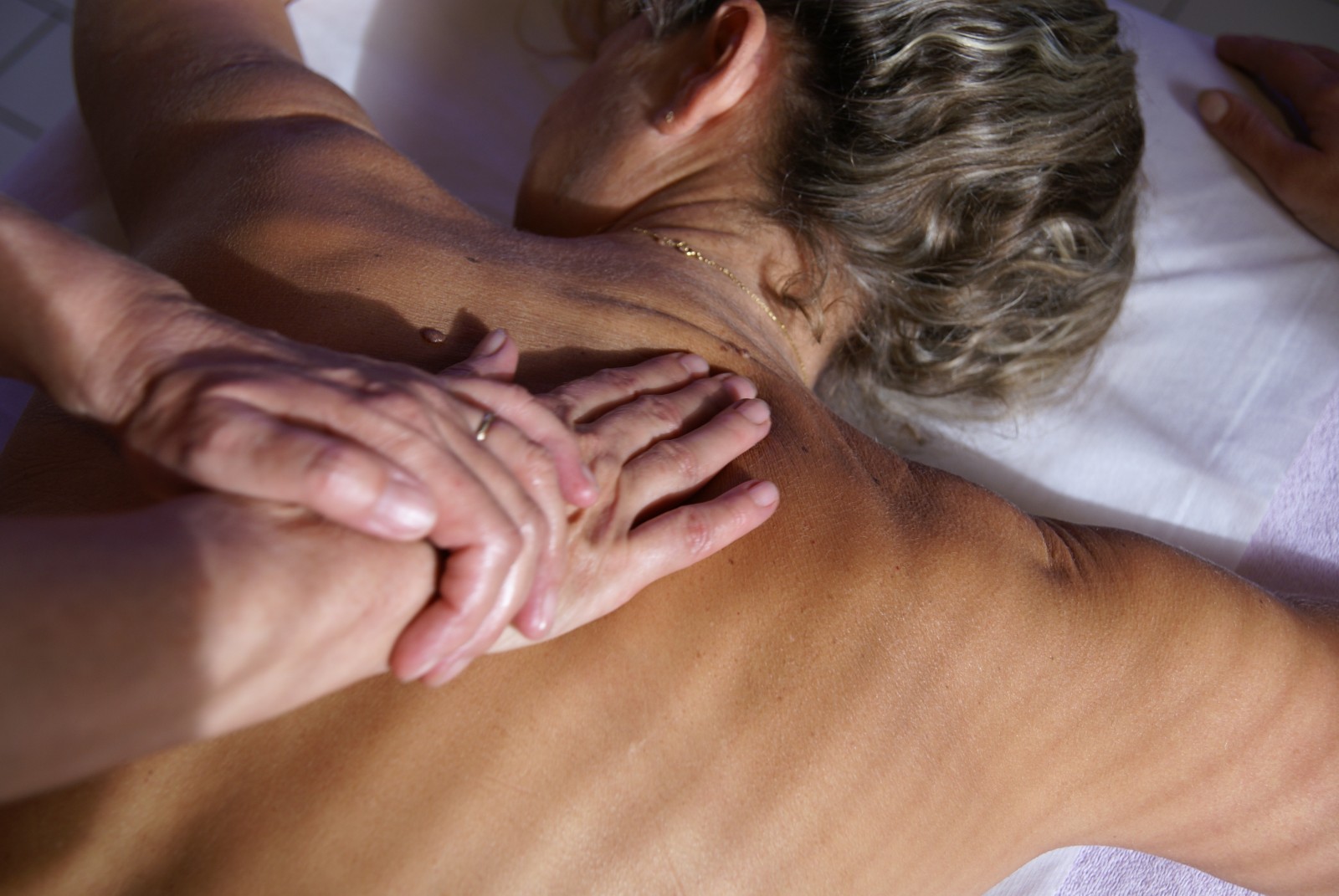 Massaggi, trattamenti e counseling Naturista con il 50% di sconto